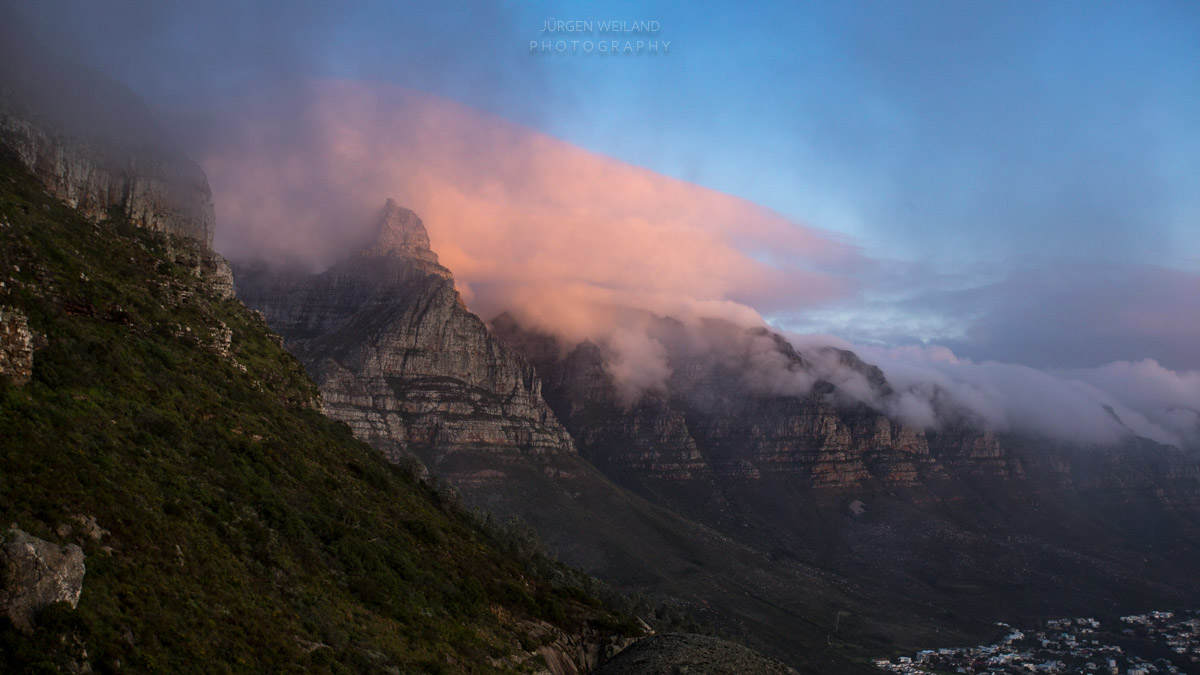  Orange clouds covering Table mountain 