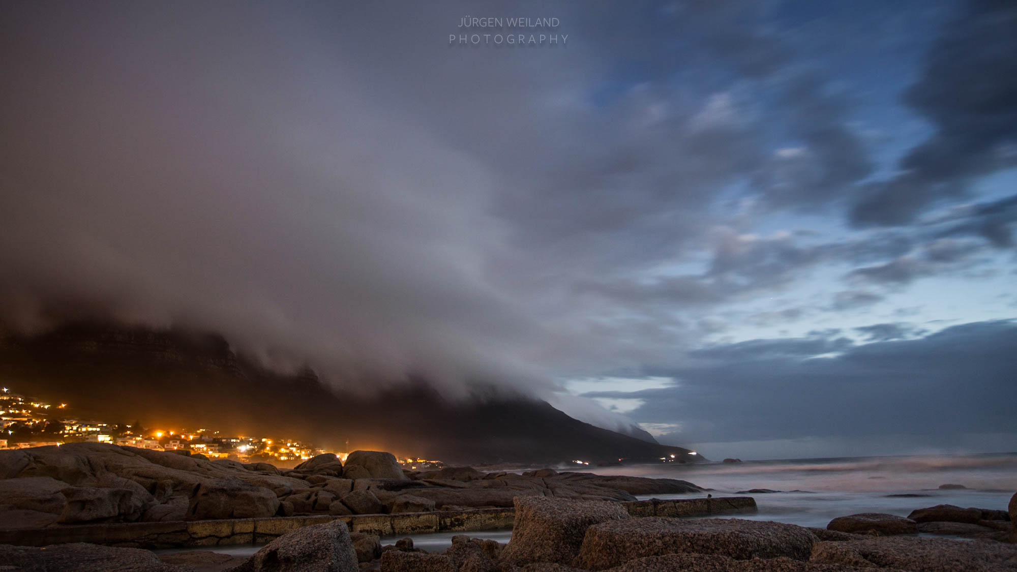  Clouds coming over the Twelve Apostels 